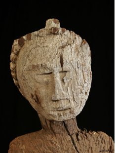 AL227  original AloAlo Grabstele der Sakalava nackte Frau...