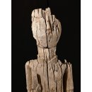 AL228 original AloAlo Totemskulptur der Sakalava Amtsperson mit Dokumententasche 155 cm antik ca. 1900