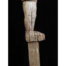 AL228 original AloAlo Totemskulptur der Sakalava Amtsperson mit Dokumententasche 155 cm antik ca. 1900