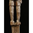 AL228 original AloAlo Totemskulptur der Sakalava Amtsperson mit Dokumententasche 155 cm antik ca. 1900