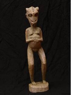 MF013 Vazimba Skulptur schwangere Krokodilfrau 45 cm