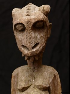 MF013 Vazimba Skulptur schwangere Krokodilfrau 45 cm