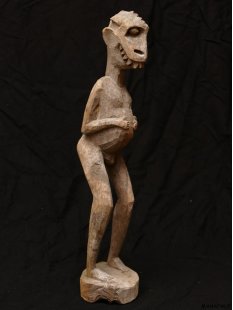 MF015 Vazimba Skulptur schwangere Krokodilfrau 45 cm