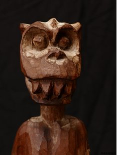 MF019 Vazimba Skulptur verschmitzter Kobold 48 cm