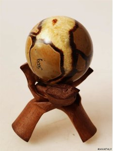 K91 Septarien Kugel Madagaskar 470 g D 70 mm Rarit&auml;t