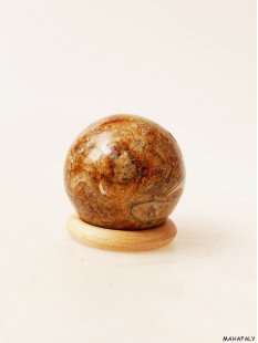 K120  fossiles und versteinertes Holz silifiziert Kugel Madagaskar  470 g D 68 mm