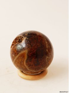 K127  fossiles und versteinertes Holz silifiziert Kugel Madagaskar  560 g D 72 mm