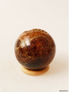 K127  fossiles und versteinertes Holz silifiziert Kugel Madagaskar  560 g D 72 mm