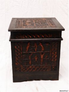 Truhe der Hova Madagaskar quadratisch 30 x 30 x 30 cm