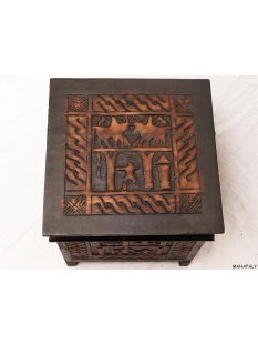 Truhe der Hova Madagaskar quadratisch 30 x 30 x 30 cm