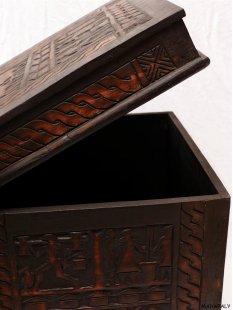Truhe der Hova Madagaskar quadratisch 37 x 37  x 42 cm