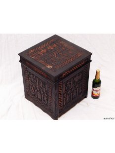 Truhe der Hova Madagaskar quadratisch 37 x 37  x 42 cm