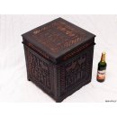 Truhe der Hova Madagaskar quadratisch 37 x 37  x 42 cm