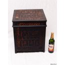 Truhe der Hova Madagaskar quadratisch 37 x 37  x 42 cm