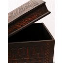 Truhe der Hova Madagaskar quadratisch 37 x 37  x 42 cm