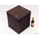 Truhe der Hova Madagaskar quadratisch 37 x 37  x 42 cm