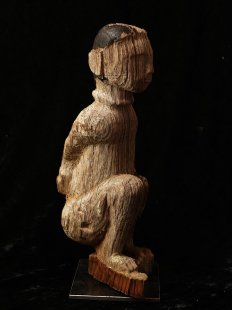 MF407 AloAlo Kopfskulptur der Mahafaly hockender...