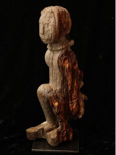 MF407 AloAlo Kopfskulptur der Mahafaly hockender...