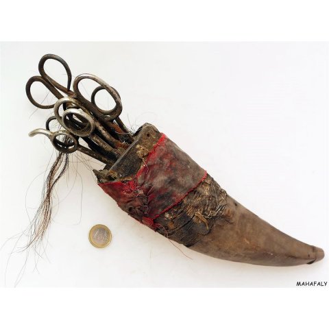 Zauberhorn Mohara ody Nr.20 Amulett und Fetisch der Sakalava 38 cm ca.1960