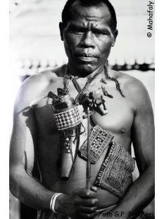 Zauberhorn Mohara ody Nr.20 Amulett und Fetisch der Sakalava 38 cm ca.1960