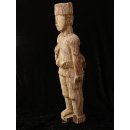 MF031 AloAlo Kopfskulptur von Grabstele der Mahafaly Gendarm in voller Ausr&uuml;stung 62 cm ca. 1975