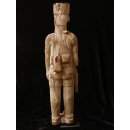 MF031 AloAlo Kopfskulptur von Grabstele der Mahafaly Gendarm in voller Ausr&uuml;stung 62 cm ca. 1975
