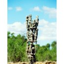 MF031 AloAlo Kopfskulptur von Grabstele der Mahafaly Gendarm in voller Ausr&uuml;stung 62 cm ca. 1975