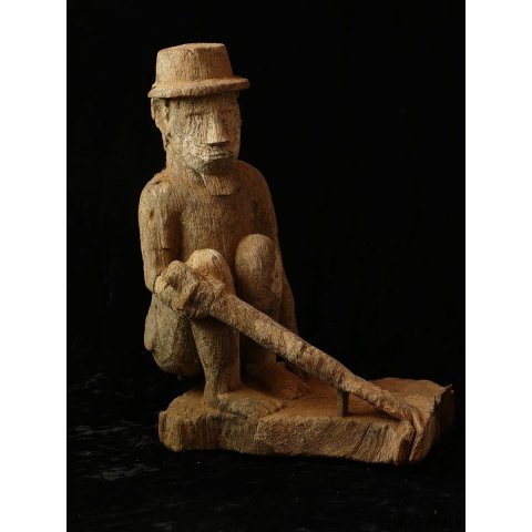 MF041 AloAlo Kopfskulptur der Mahafaly hockender Mann 30 cm 1950