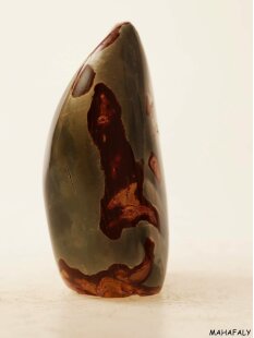 JaS33 Skulptur Freeform polychromer Madagaskar Jaspis 9,5...