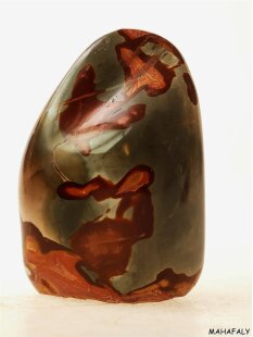 JaS33 Skulptur Freeform polychromer Madagaskar Jaspis 9,5  cm 375 g