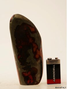 JaS34 Skulptur Freeform polychromer Madagaskar Jaspis...