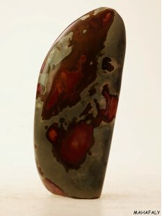 JaS34 Skulptur Freeform polychromer Madagaskar Jaspis 13,5  cm 300 g