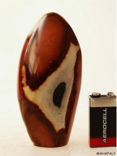 JaS35 Skulptur Freeform polychromer Madagaskar Jaspis 12...