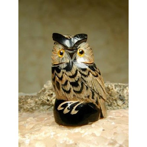 Hornfigur Waldohreule auf Stein sitzend = Code A  4 cm