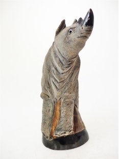 Hornfigur Nashorn grau graviert 20 cm =  Code I