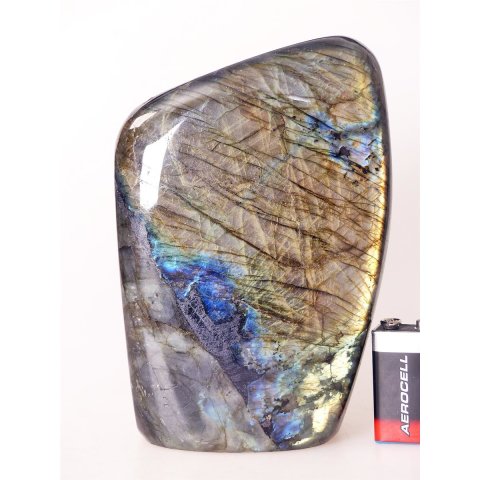 LA21 Labradorit Madagaskar polychrom Freeform poliert 2200 g 15 x 8 cm