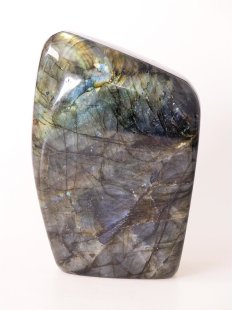 LA21 Labradorit Madagaskar polychrom Freeform poliert 2200 g 15 x 8 cm