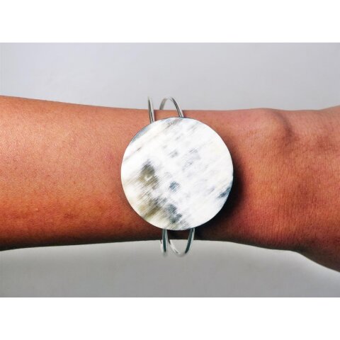 verstellbarer Armreifen mit echter Hornplatte 4 cm = Code B