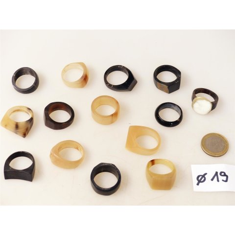 1 x Fingerringe stark reduziert echt Horn Farb- und Designmix kleine Formen 19,0
