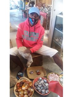 JaS45 Skulptur Freeform polychromer Madagaskar Jaspis 15 cm 865 g