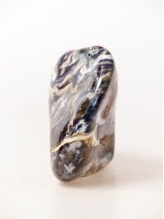 JaS46 Skulptur Freeform polychromer Madagaskar Jaspis 9 cm 510 g