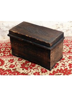 AF13 Truhe1 der Zafimaniry 53 x 23 x 30 cm ca. 1980