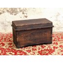 AF13 Truhe1 der Zafimaniry 53 x 23 x 30 cm ca. 1980