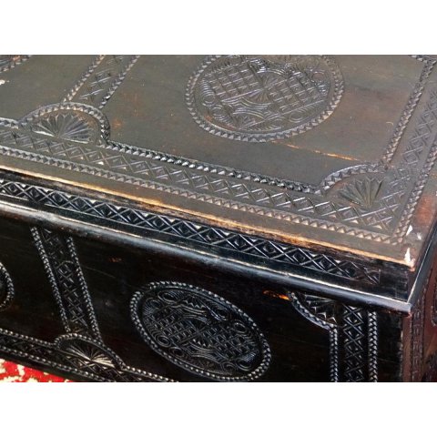 AF14 Truhe2 der Zafimaniry 100 x 50 x 50 cm ca. 1980