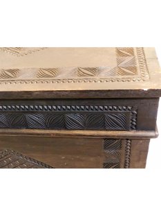 AF23 W&auml;scheTruhe No.8 der Zafimaniry 100 x 50 x 50 cm ca. 1980