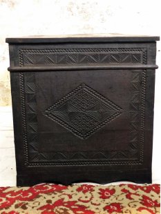 AF23 W&auml;scheTruhe No.8 der Zafimaniry 100 x 50 x 50 cm ca. 1980