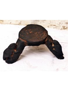 AF05 Hocker No.1 der Hova dreibeinig Zebu 1985 60 cm