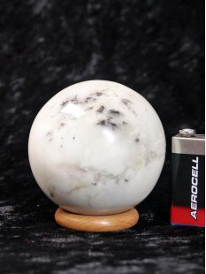 K206 Blumenjaspis wei&szlig; Kugel Madagaskar 430 g D 65 mm