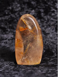 BKSH81 Bergkristall mit Includien Einschl&uuml;ssen Madagaskar Freeform Skulptur 9,0 cm 290 g