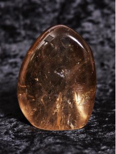 BKSH85 Bergkristall mit Includien Einschl&uuml;ssen Madagaskar Freeform Skulptur 7,0 cm 200 g